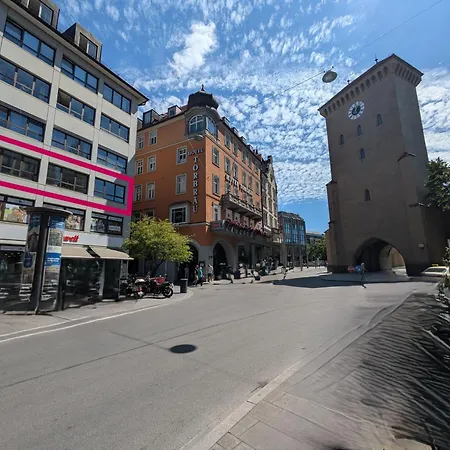 Prime Old Town Location With 3 Bedrooms For 1-7 Guests