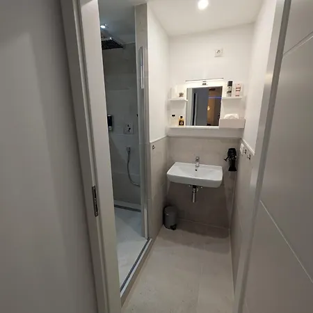 Prime Old Town Location With 3 Bedrooms For 1-7 Guests
