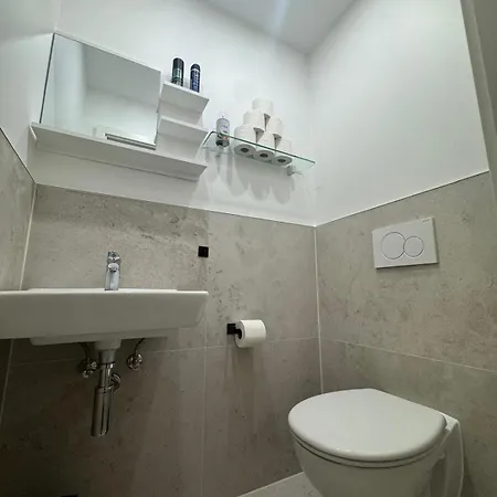 Apartment Prime Old Town Location With 3 Bedrooms For 1-7 Guests München